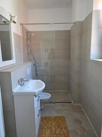 Apartament cu 2 camere semidecomandat, mobilat în Schei