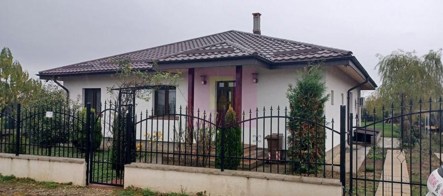 Casă individuală cu 4 camere cu Teren 1000 Mp în Săbăreni