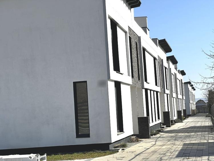 Casă individuală cu 4 camere decomandat cu Canalizare în Cetate