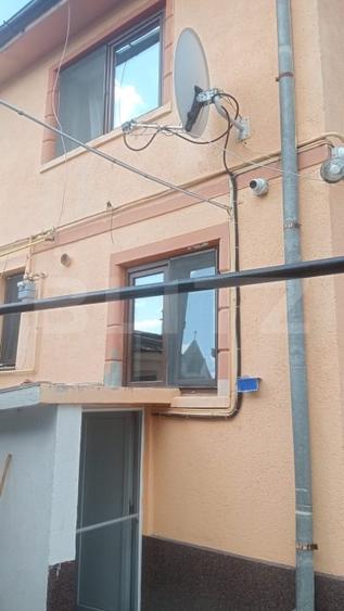 Casă individuală cu 8 camere cu Canalizare în Astra