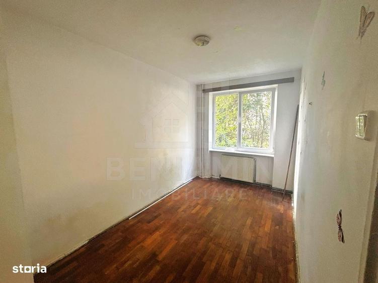 Apartament cu 3 camere semidecomandat în Tractorul