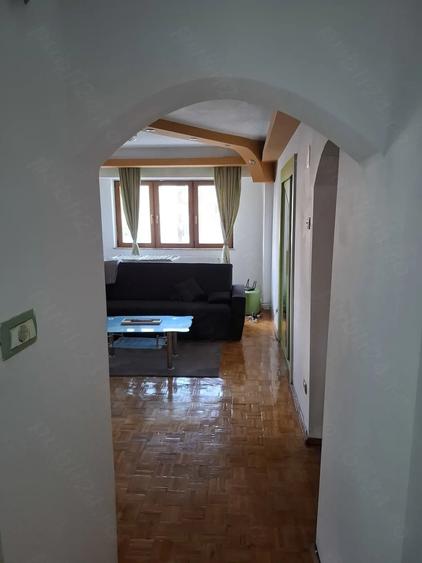 Apartament cu 2 camere decomandat în Intim
