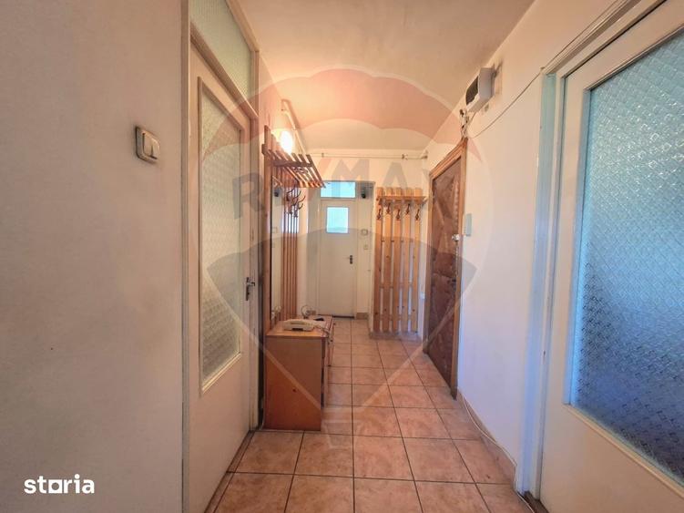 Zona 300, 3 camere, etaj 2, trei balcoane, fara comision . Pret fix ! - 2