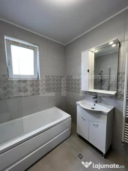 Apartament cu 3 camere semidecomandat în Florești