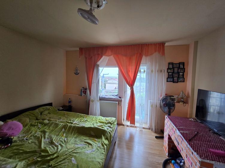 Apartament cu 3 camere decomandat, mobilat în Dâmbovița