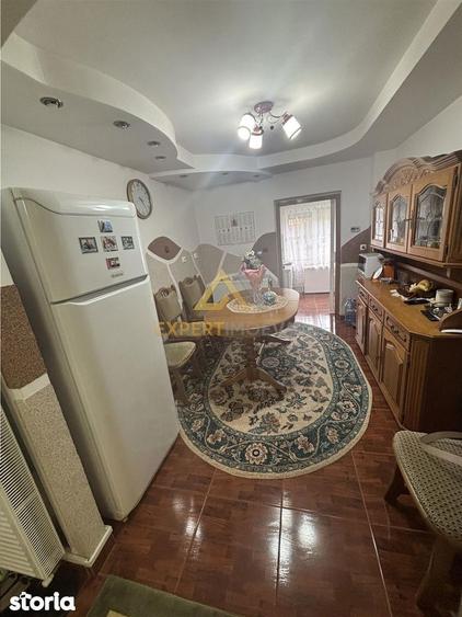 Apartament cu 4 camere în Vasile Alecsandri