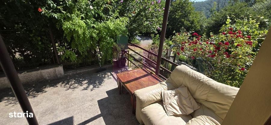 Casă cu 4 camere cu Teren 451 Mp în Central