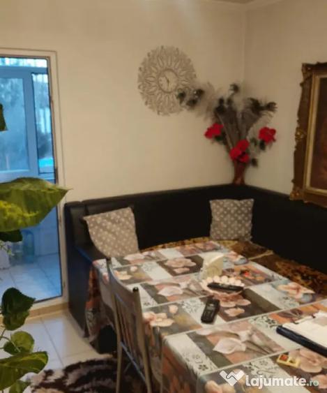 Apartament cu 2 camere decomandat, mobilat în Poarta 6