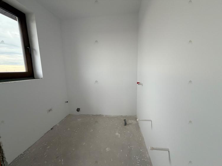 Casă cu 5 camere cu Teren 492 Mp în Sud