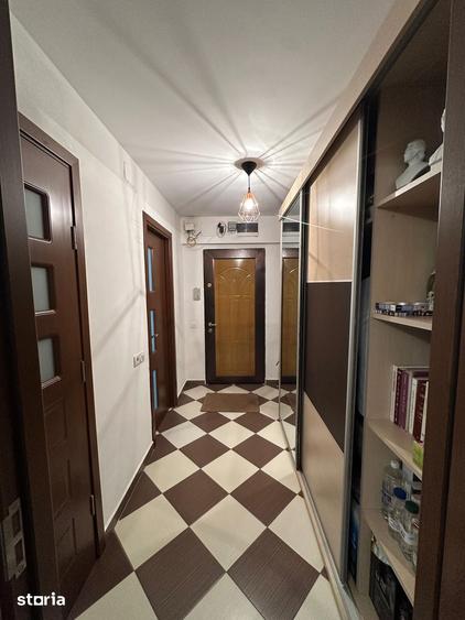 Apartament cu 3 camere semidecomandat în Titan
