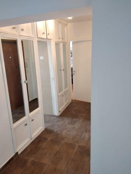 Apartament cu 3 camere decomandat în Beller