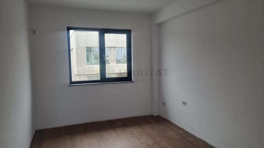 Casă individuală cu 4 camere cu Canalizare în Tunari