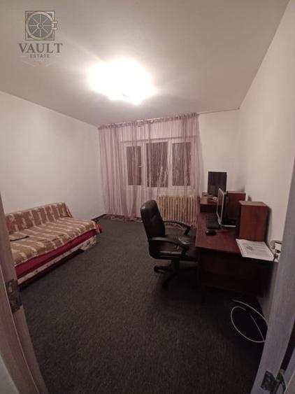 Apartament cu 3 camere semidecomandat în Pantelimon