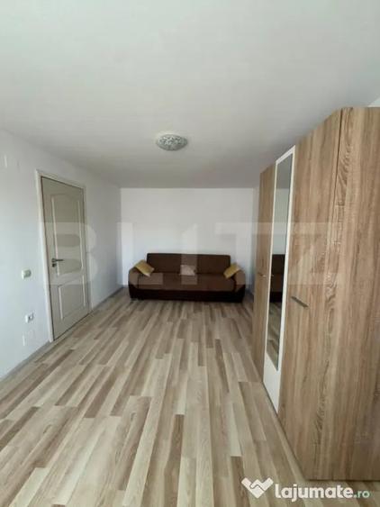 Apartament cu 3 camere semidecomandat în Florești