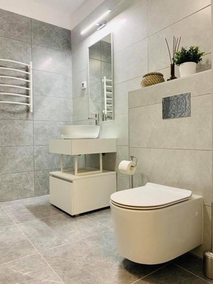 Apartament cu 2 camere decomandat, mobilat în P-ta Presei Libere