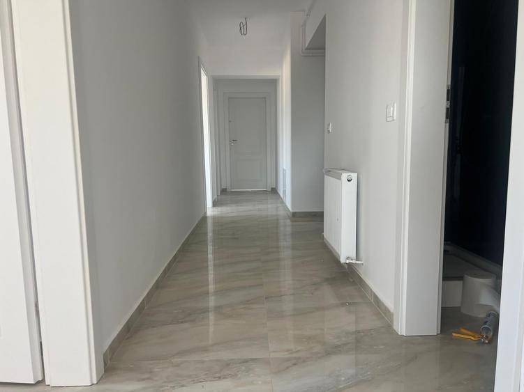 Apartament cu 3 camere decomandat în Galata