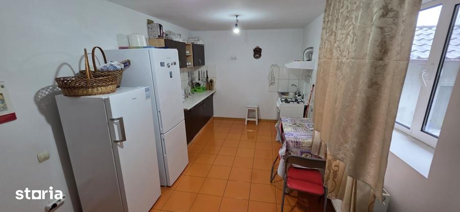 Casă cu 4 camere cu Teren 1164 Mp în Colceag
