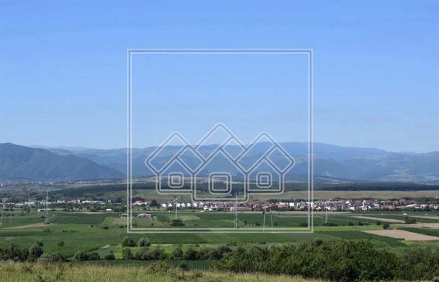 Teren intravilan de 500 mp, în Sadu