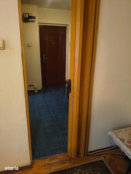 Apartament cu 2 camere semidecomandat în Peneș Curcanul