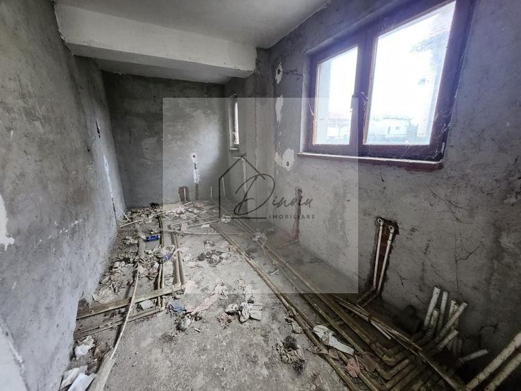 Casă individuală cu 6 camere cu Canalizare în Central