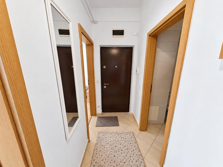 Apartament cu 3 camere decomandat, mobilat în Central