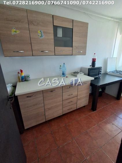 Apartament cu 4 camere decomandat în Central