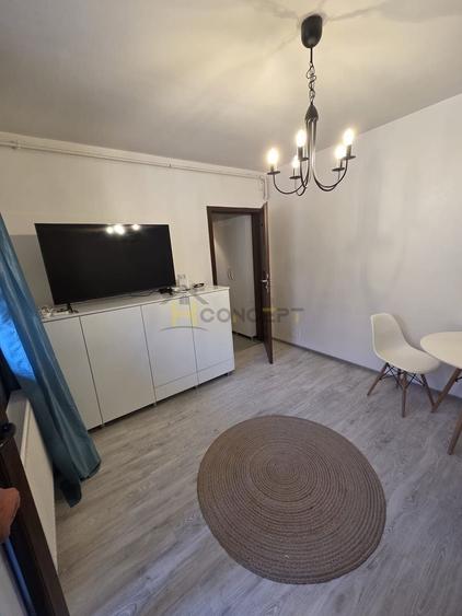 Apartament cu 2 camere decomandat, mobilat în Central