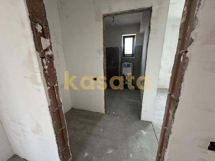 Casă cu 4 camere cu Teren 400 Mp în Domnești