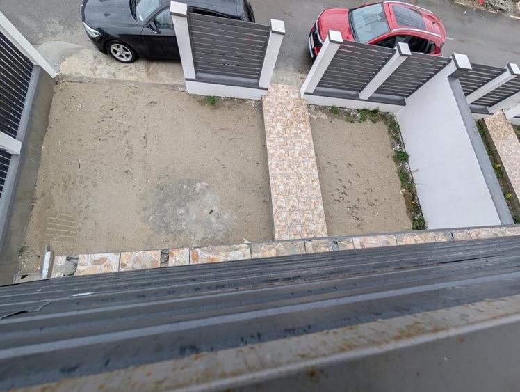 Duplex cu 5 camere cu Teren 225 Mp în Odăi