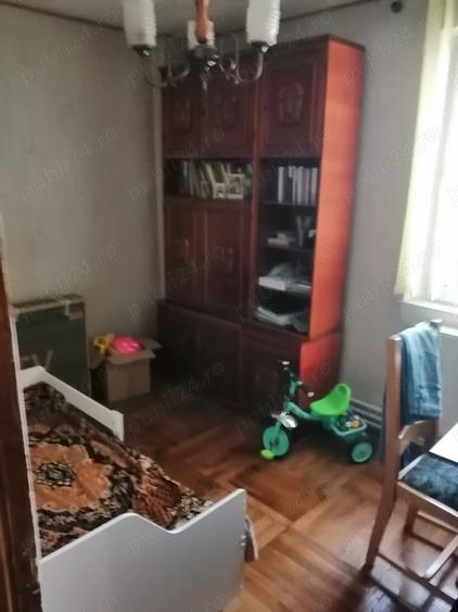 Apartament cu 4 camere decomandat în Găești