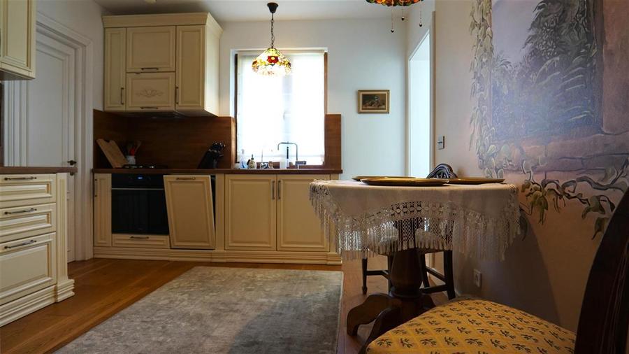Casă cu 4 camere cu Teren 700 Mp în Central