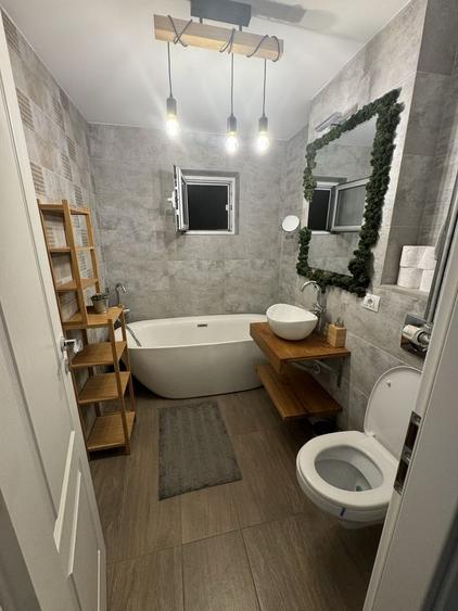 Apartament cu 3 camere decomandat în Exterior Vest