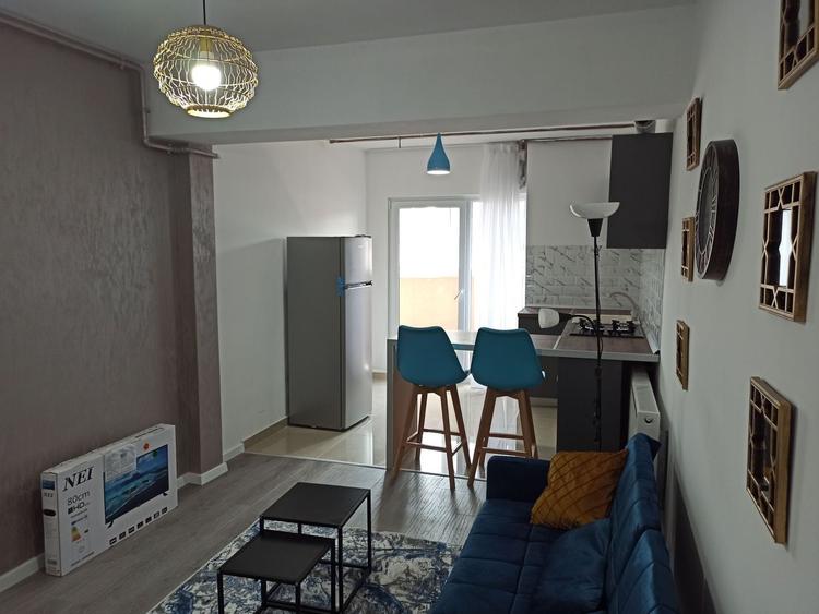 Apartament cu 2 camere semidecomandat, mobilat în Nord-Vest