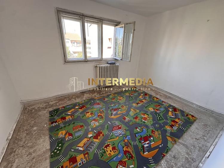 Apartament cu 2 camere semidecomandat în Cetate