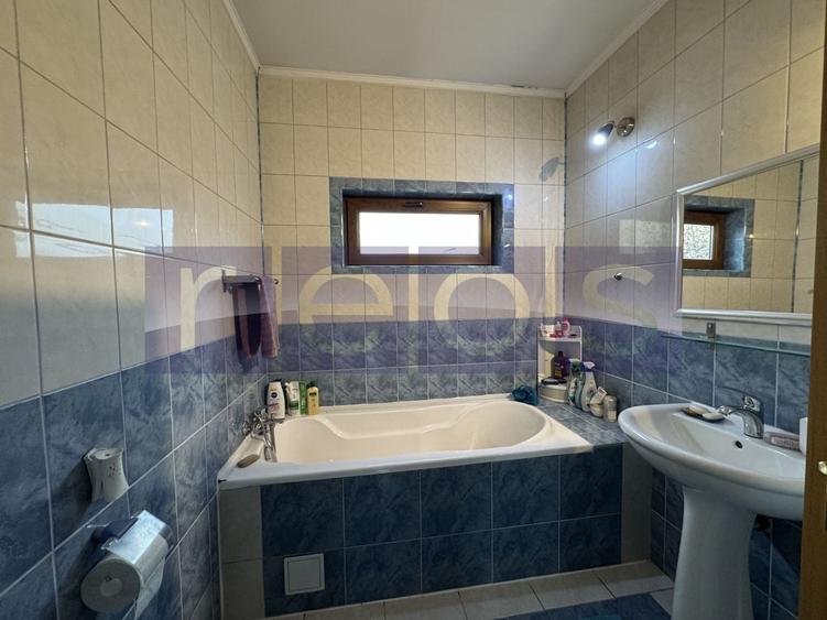 Casă individuală cu 4 camere cu Canalizare în Chitila