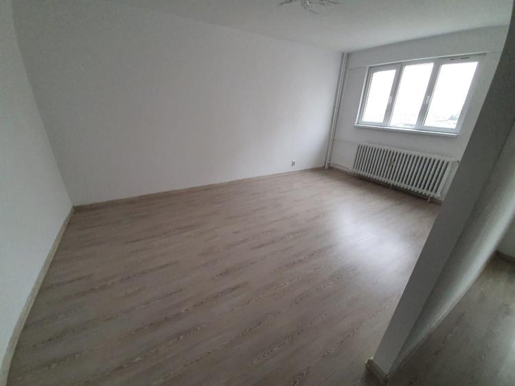Garsonieră decomandată, mobilată în Decebal