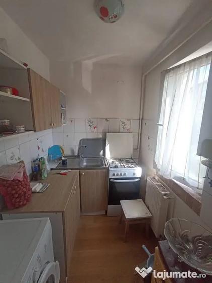 Apartament cu 2 camere nedecomandat în Simeria