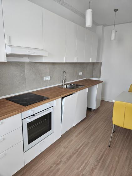 Apartament cu 3 camere semidecomandat în Bucureștii Noi