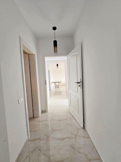 Apartament cu 3 camere decomandat în Dobroești