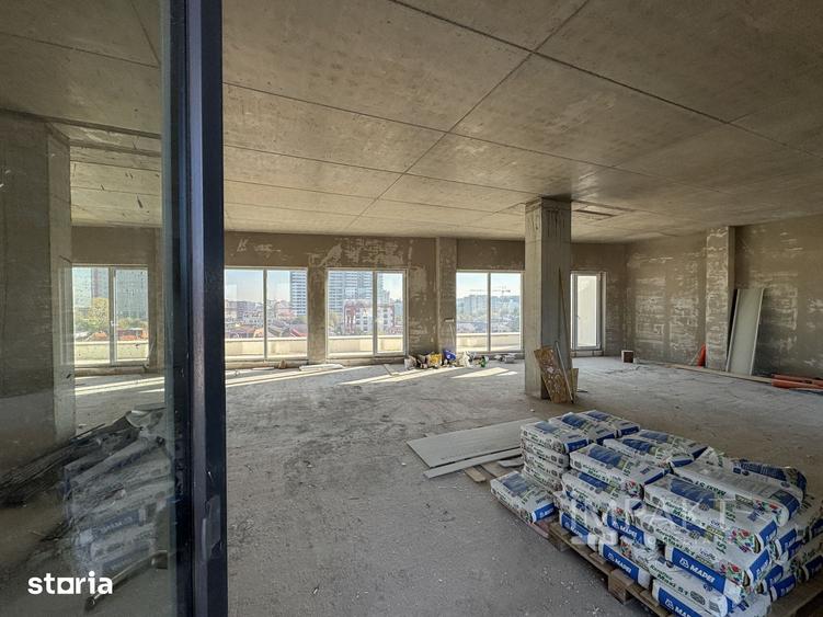 Spațiu comercial, de 1,600 mp, în P-ța Mihai Viteazul