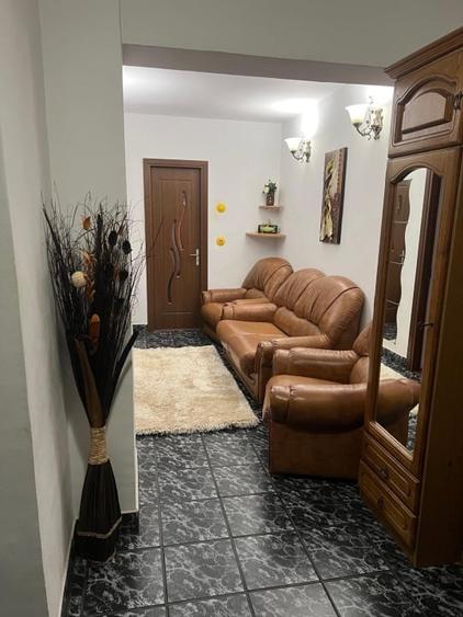 Apartament cu 3 camere decomandat, mobilat în Păcurari