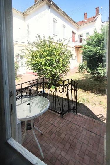 Casă cu 6 camere cu Teren 2883 Mp în Ultracentral