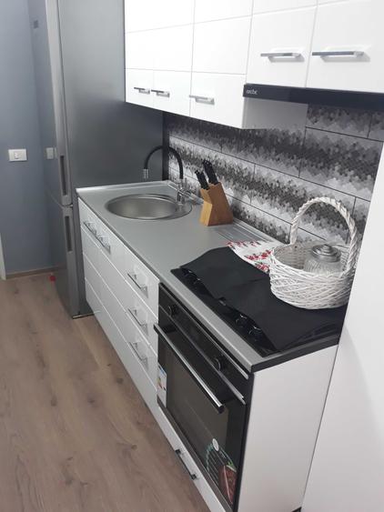 Garsonieră decomandată în Central