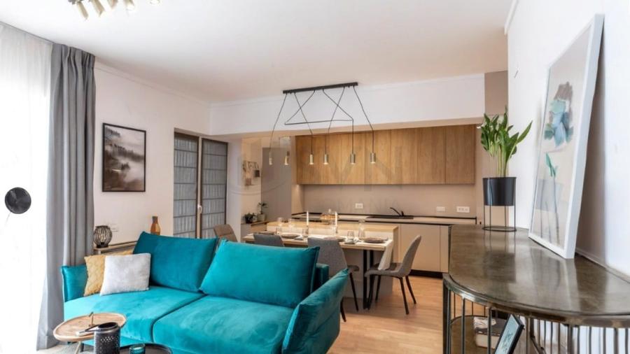 Apartament cu 3 camere semidecomandat, mobilat în Bucureștii Noi