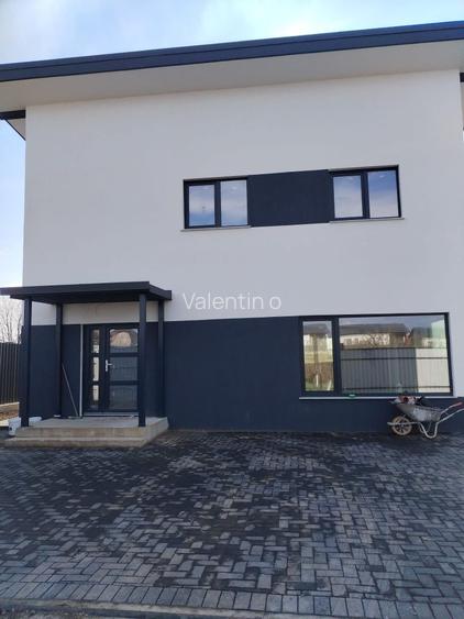 Casa de vanzare la Lisaura ,120 m2 utili, 5 ari, utilitati - la semifinisat sau la cheie