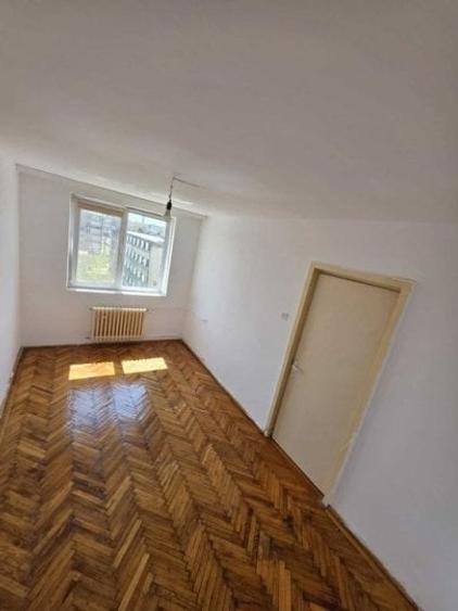 Apartament cu 2 camere decomandat în Far