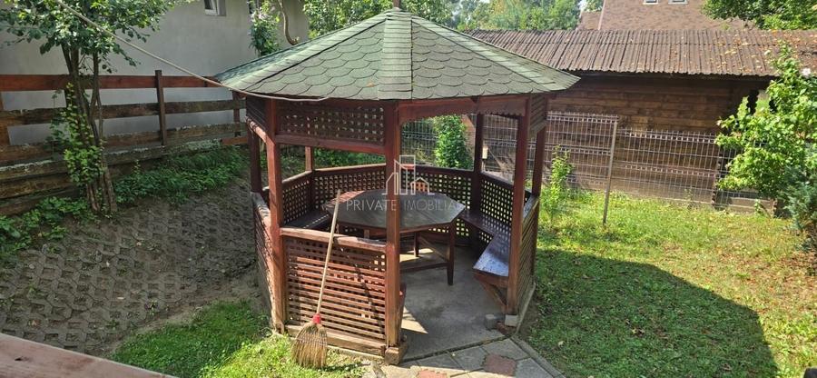Casă individuală cu 5 camere cu Canalizare în Central