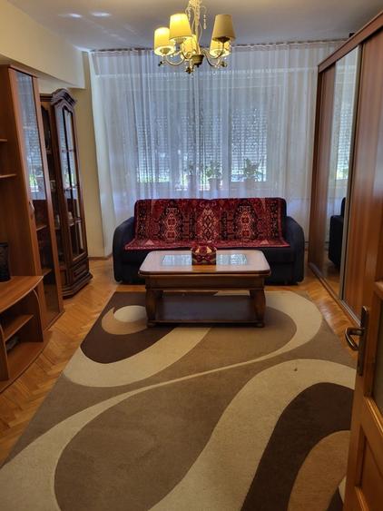 Apartament cu 3 camere decomandat în Exterior Vest