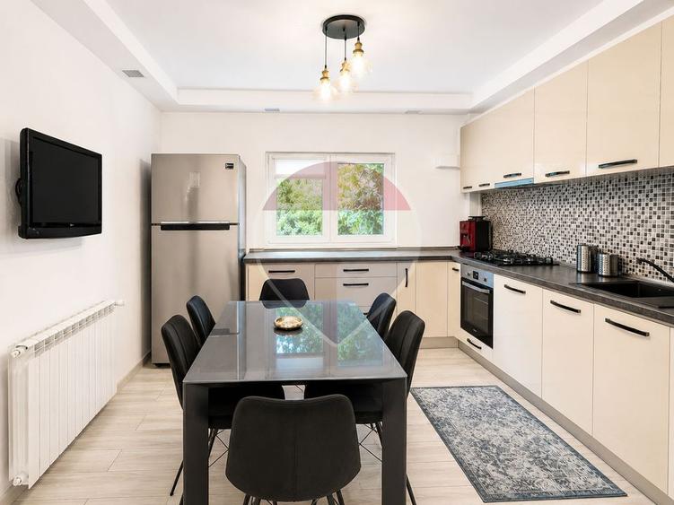 Apartament cu 3 camere decomandat, mobilat în Sebastian