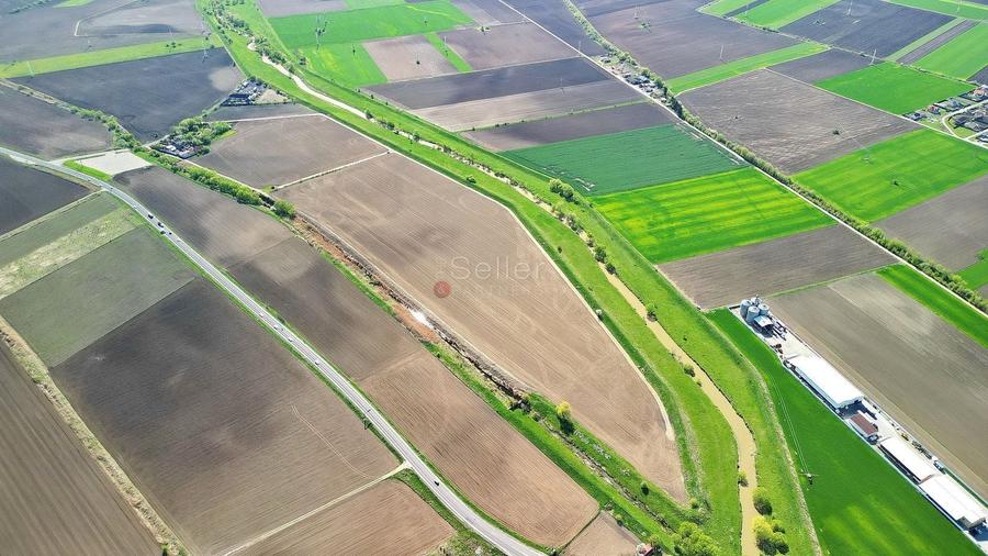 Teren Construcții intravilan de 126800 mp, în Stupini